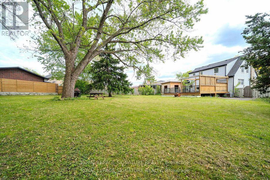 41 Mayo Drive, Toronto, Ontario  M6L 2X4 - Photo 37 - W12306348