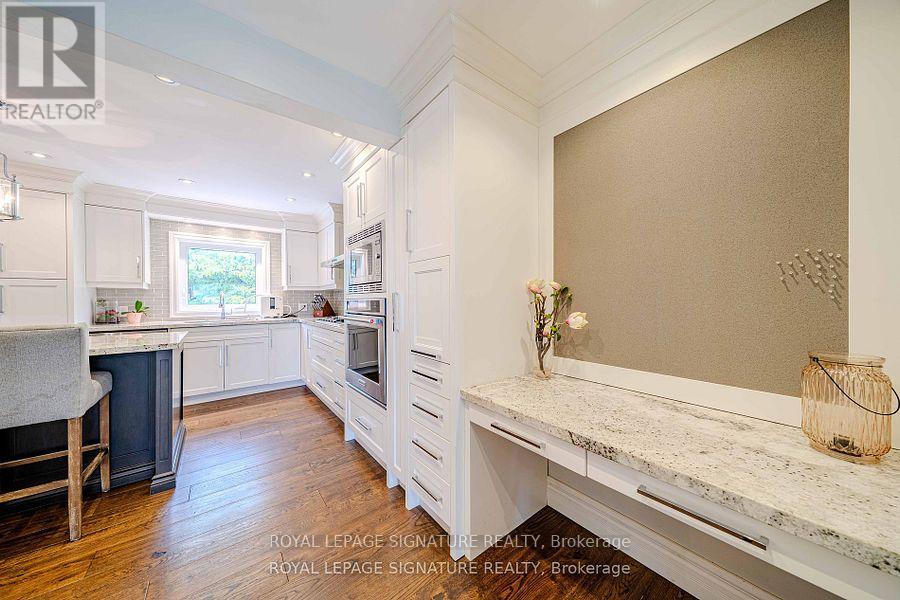 41 Mayo Drive, Toronto, Ontario  M6L 2X4 - Photo 4 - W12306348
