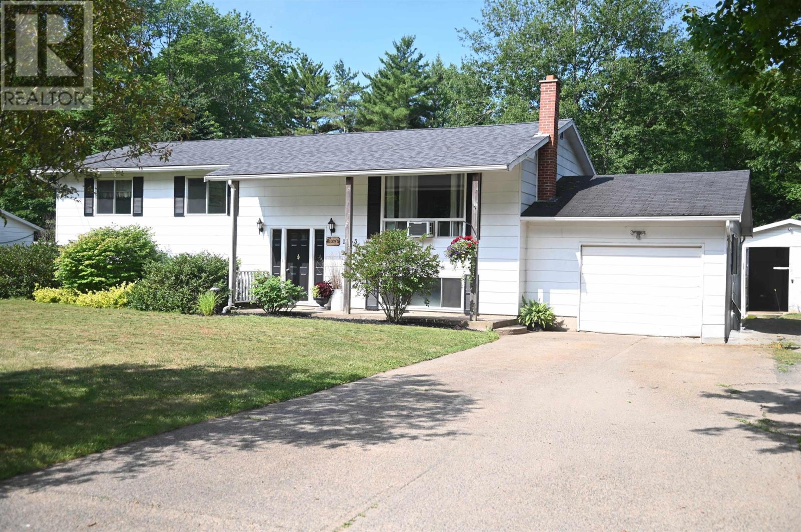 1353 Pinecrest Drive, Coldbrook, Nova Scotia  B0P 1J0 - Photo 2 - 202518668