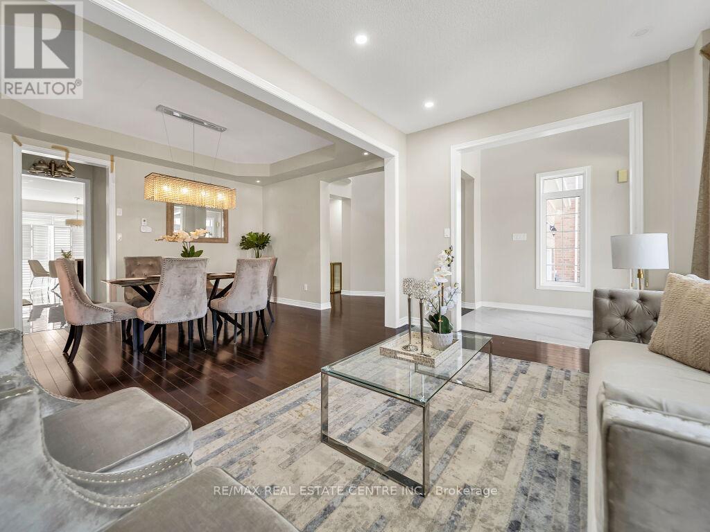 10 Vidal Road, Brampton (Credit Valley), Ontario  L6Y 2X7 - Photo 8 - W12306393