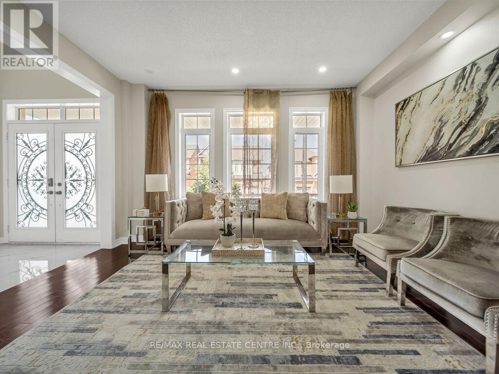 10 Vidal Road, Brampton (Credit Valley), Ontario  L6Y 2X7 - Photo 9 - W12306393