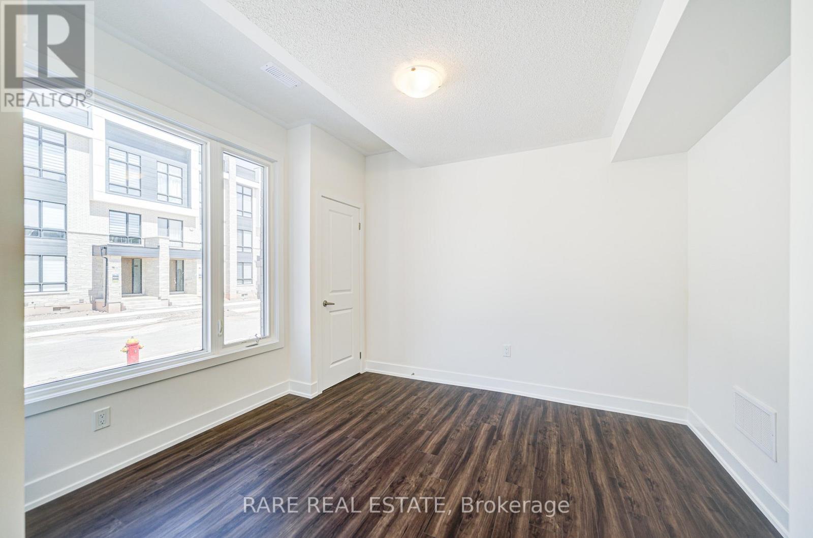 Property at 3076 WELSMAN GARDENS image 4