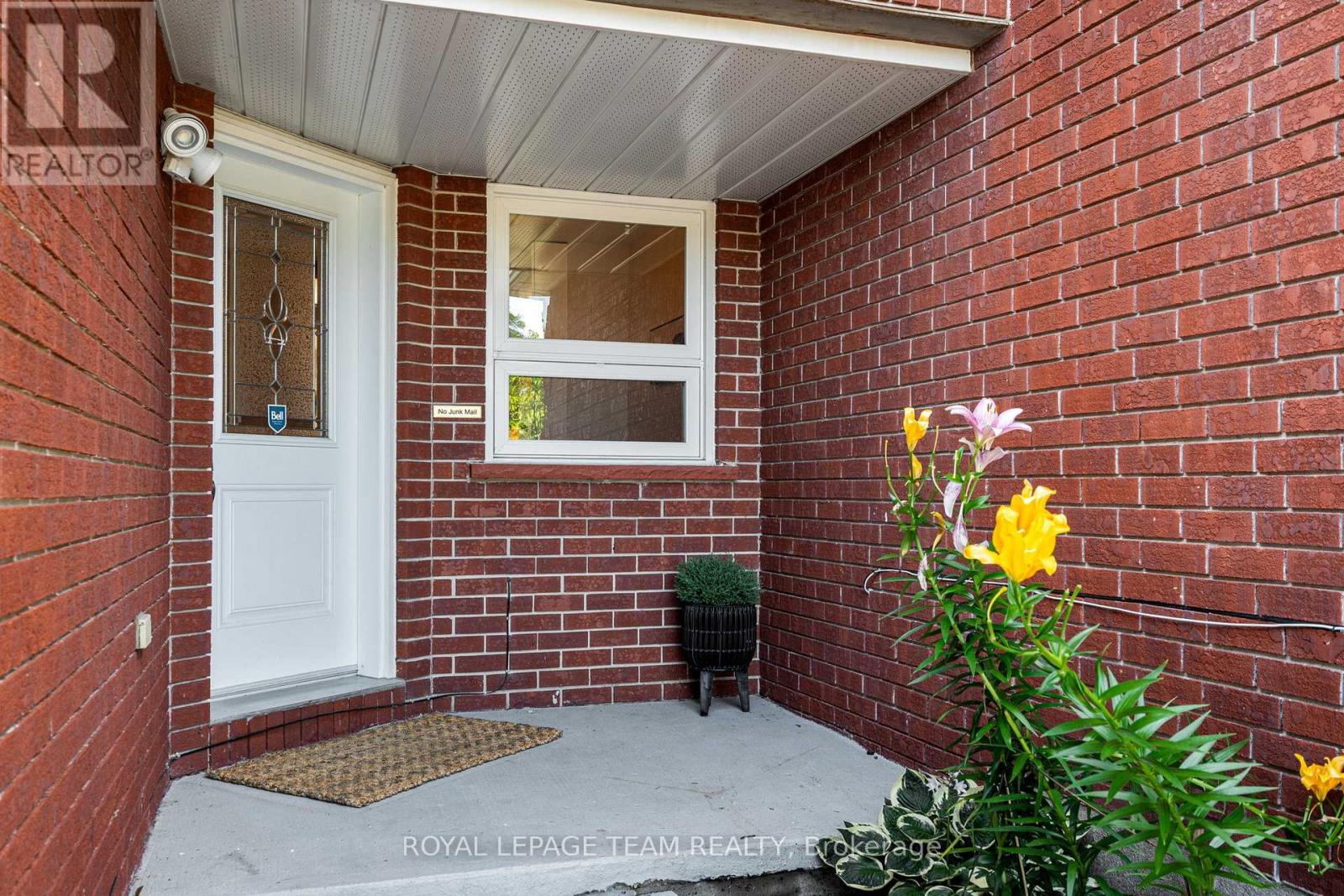 Property at 41 PETERSON PLACE image 3