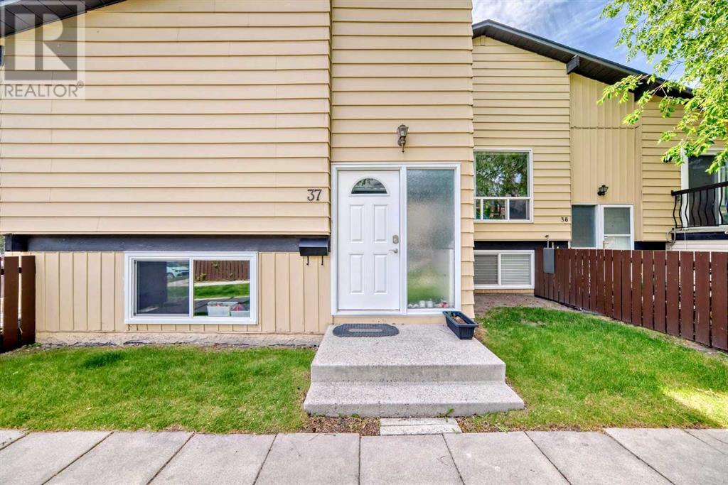 Property at 37, 7205 4 Street NE image 2