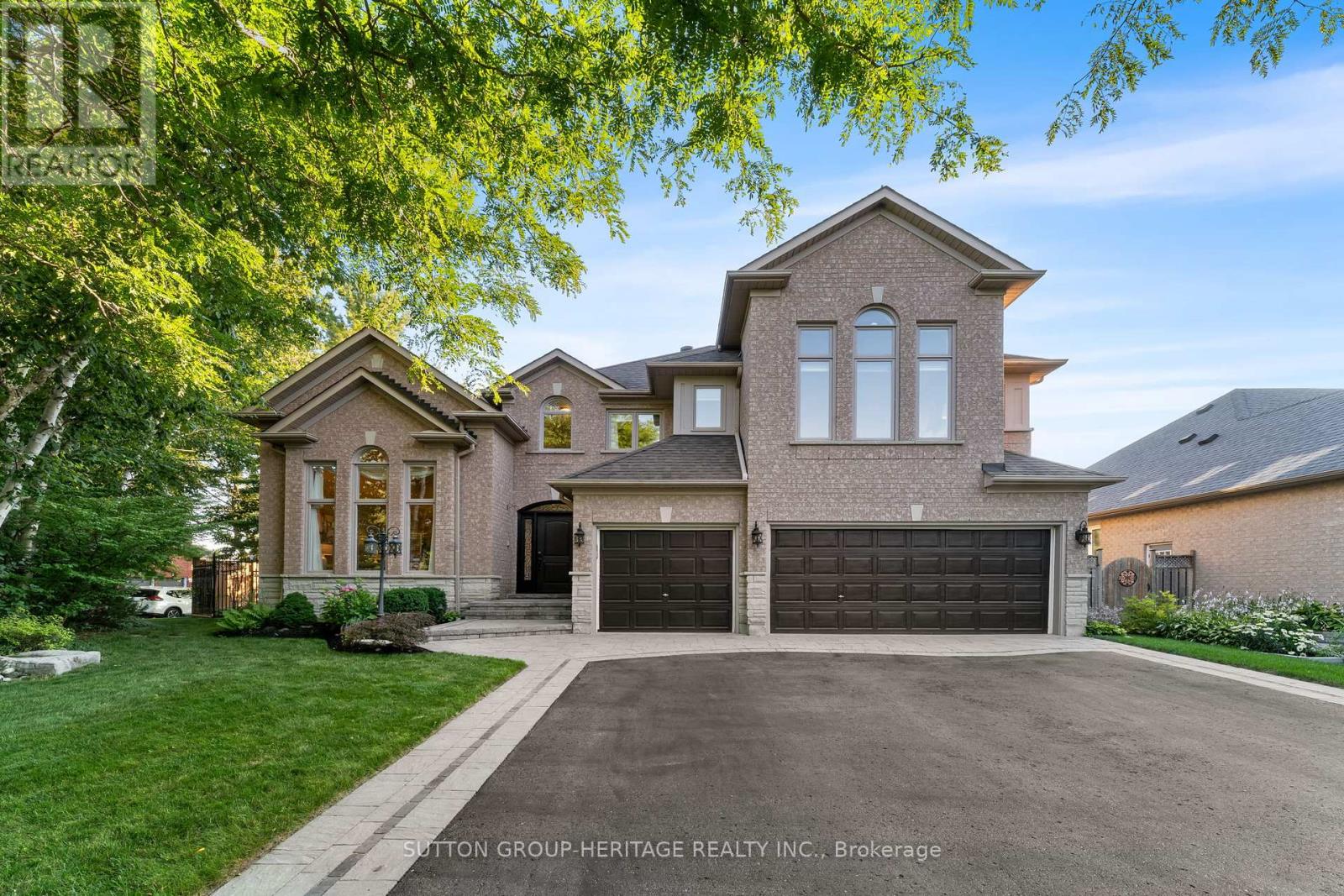 Property at 2300 ABBOTT CRESCENT image 2