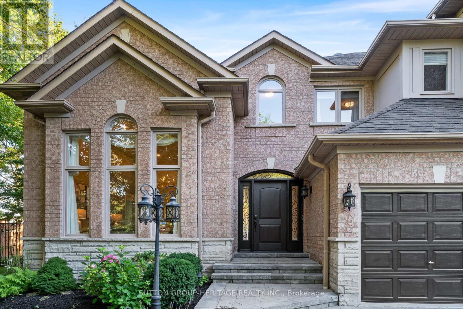 Property at 2300 ABBOTT CRESCENT image 3