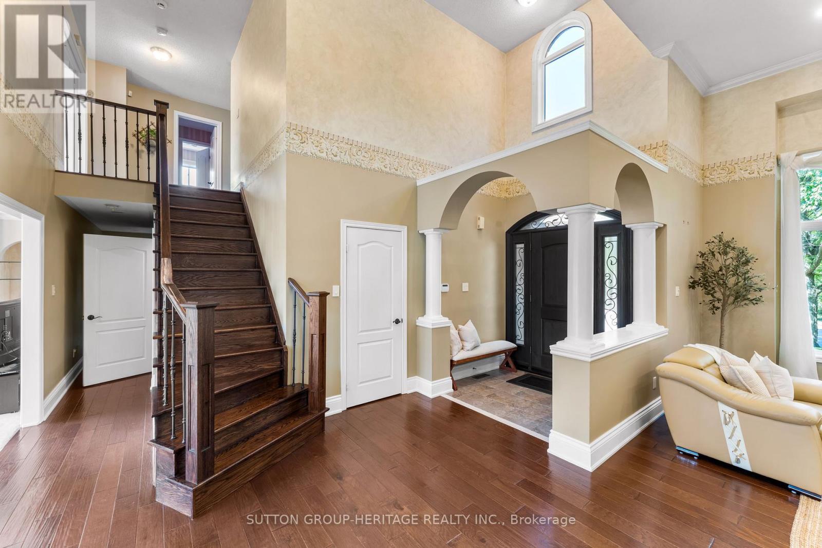 Property at 2300 ABBOTT CRESCENT image 5