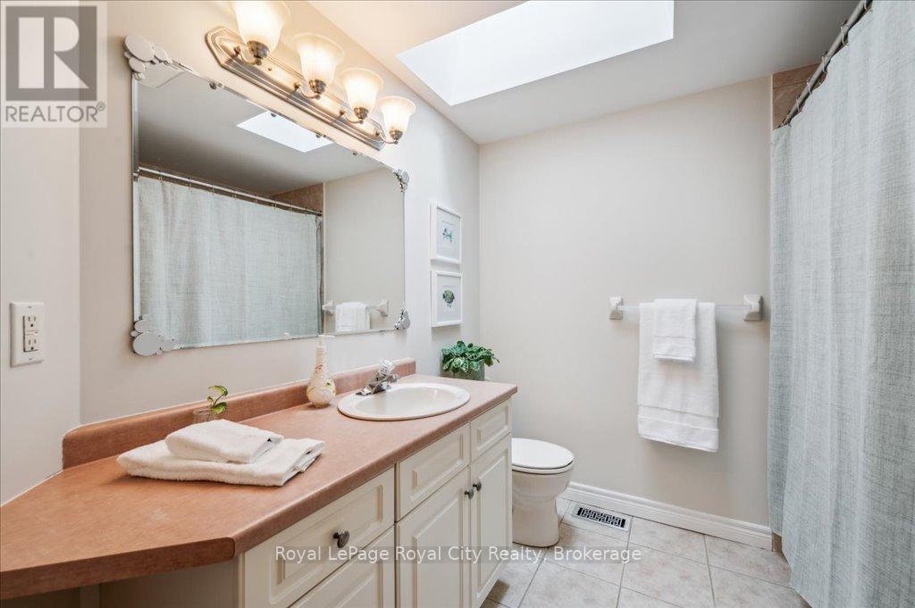 67 Grey Oak Drive, Guelph, Ontario  N1L 1R2 - Photo 25 - X12306442