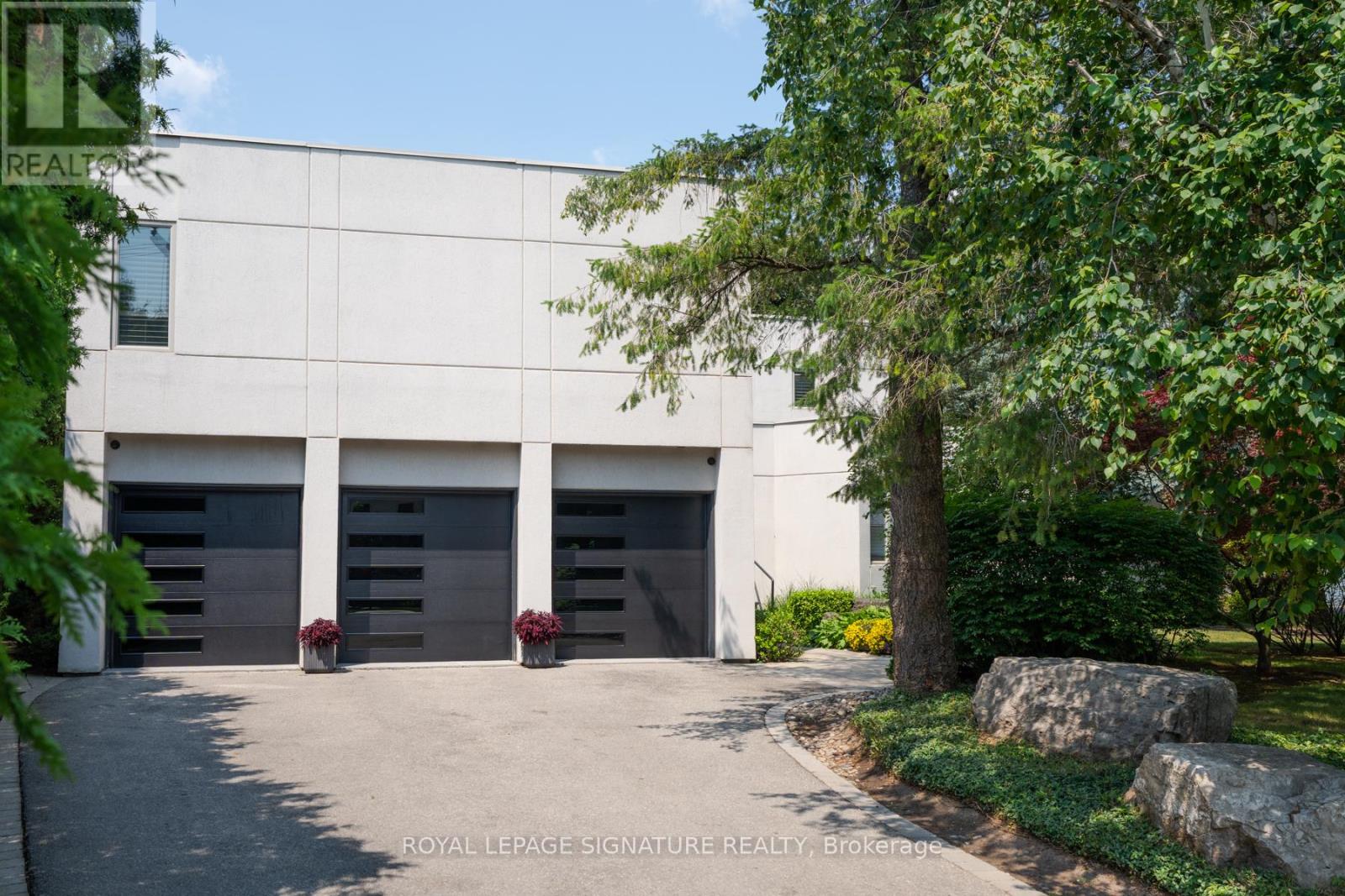 8 Harrison Road, Toronto, Ontario  M2L 1V2 - Photo 4 - C12273585