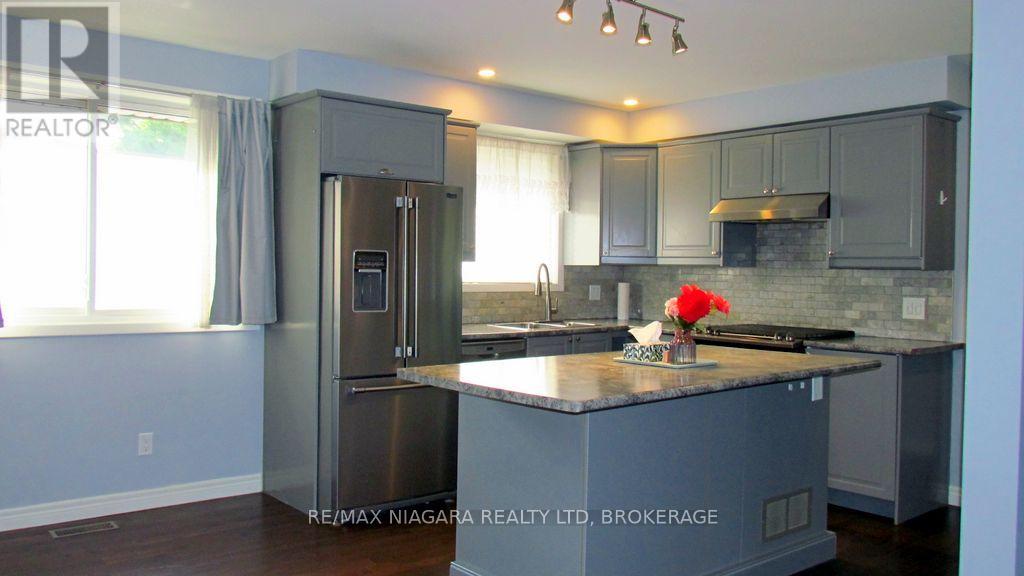 8110 Paddock Trail Drive, Niagara Falls, Ontario  L2H 1X3 - Photo 1 - X12304692