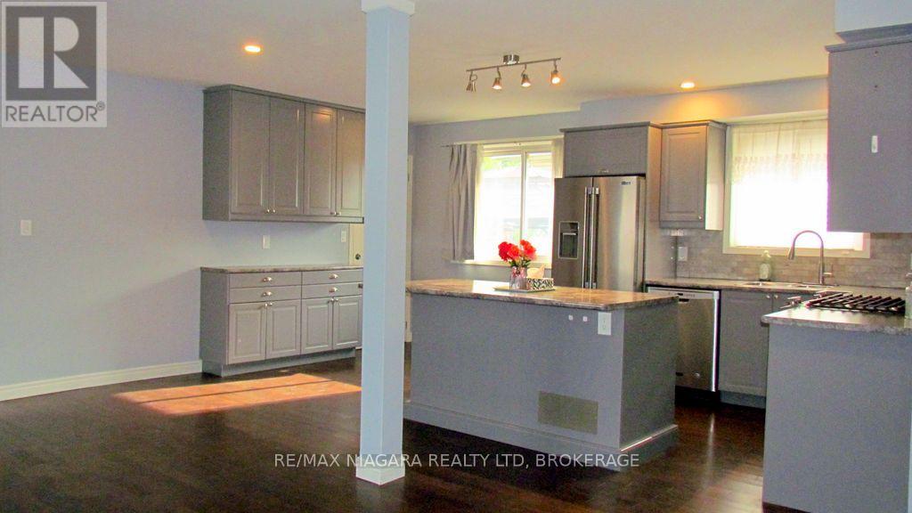 8110 Paddock Trail Drive, Niagara Falls, Ontario  L2H 1X3 - Photo 8 - X12304692