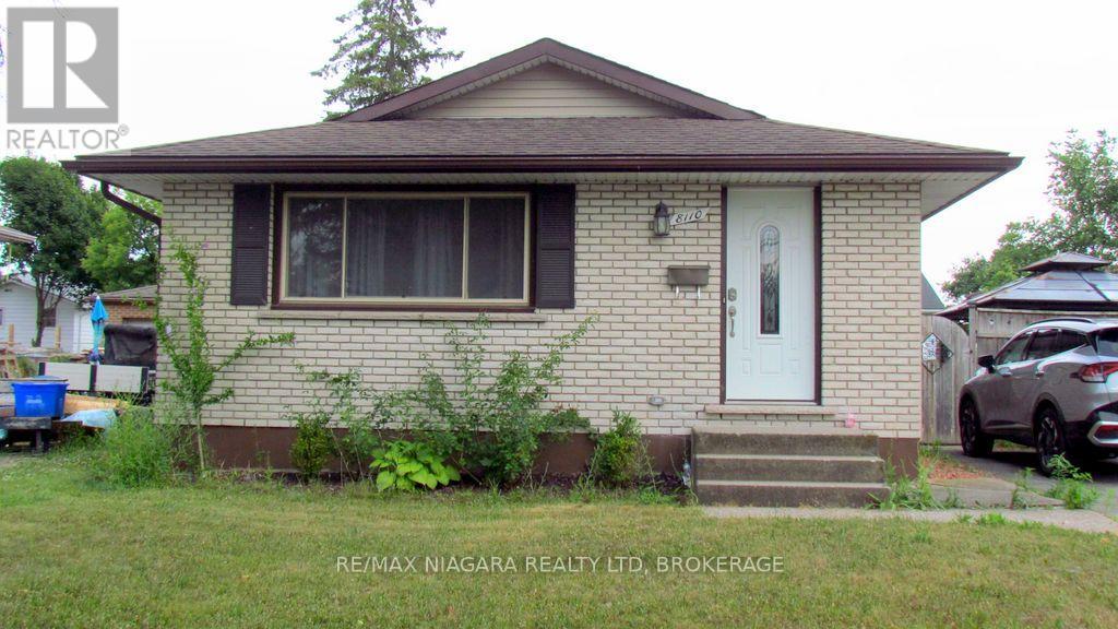 8110 Paddock Trail Drive, Niagara Falls, Ontario  L2H 1X3 - Photo 2 - X12304692