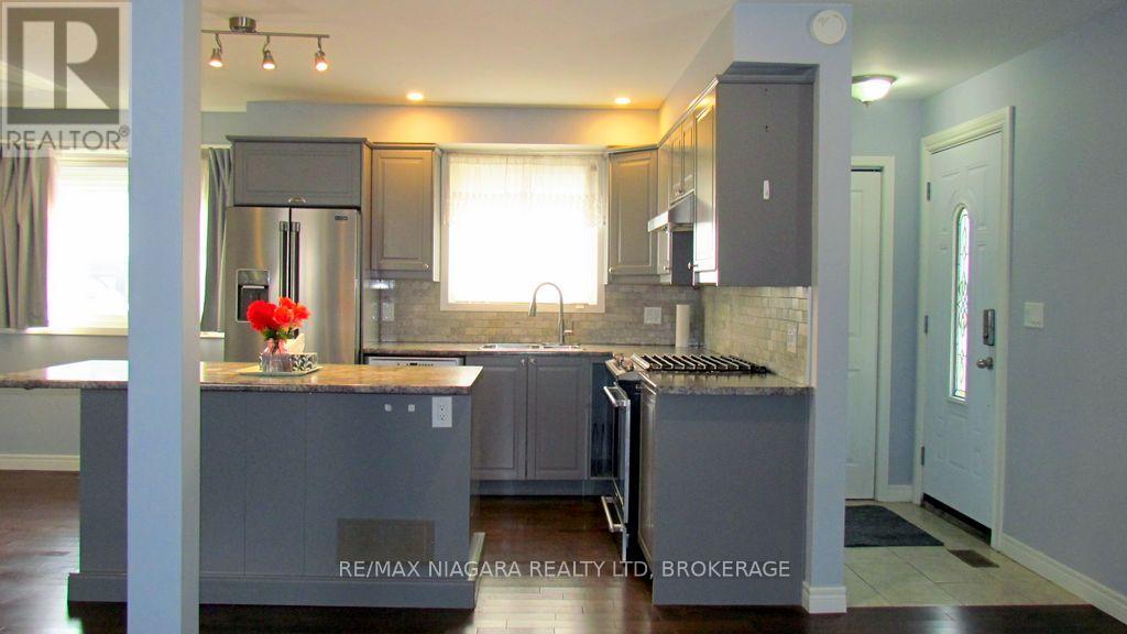 8110 Paddock Trail Drive, Niagara Falls, Ontario  L2H 1X3 - Photo 7 - X12304692