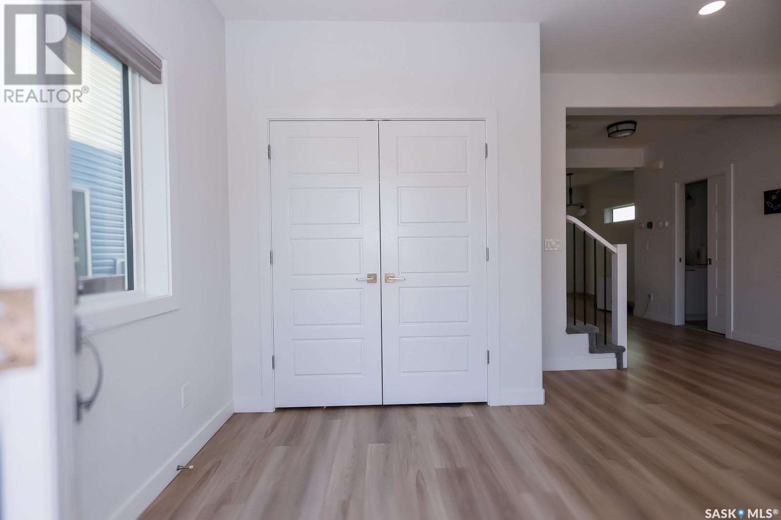 Property at 216 Rosewood BOULEVARD E image 2