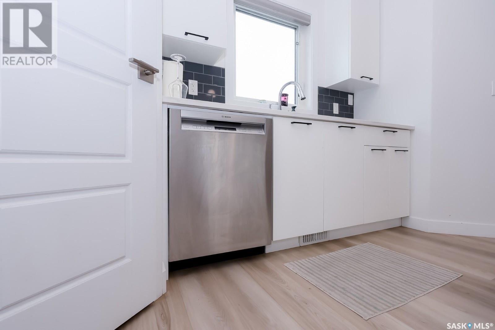 Property at 216 Rosewood BOULEVARD E image 5