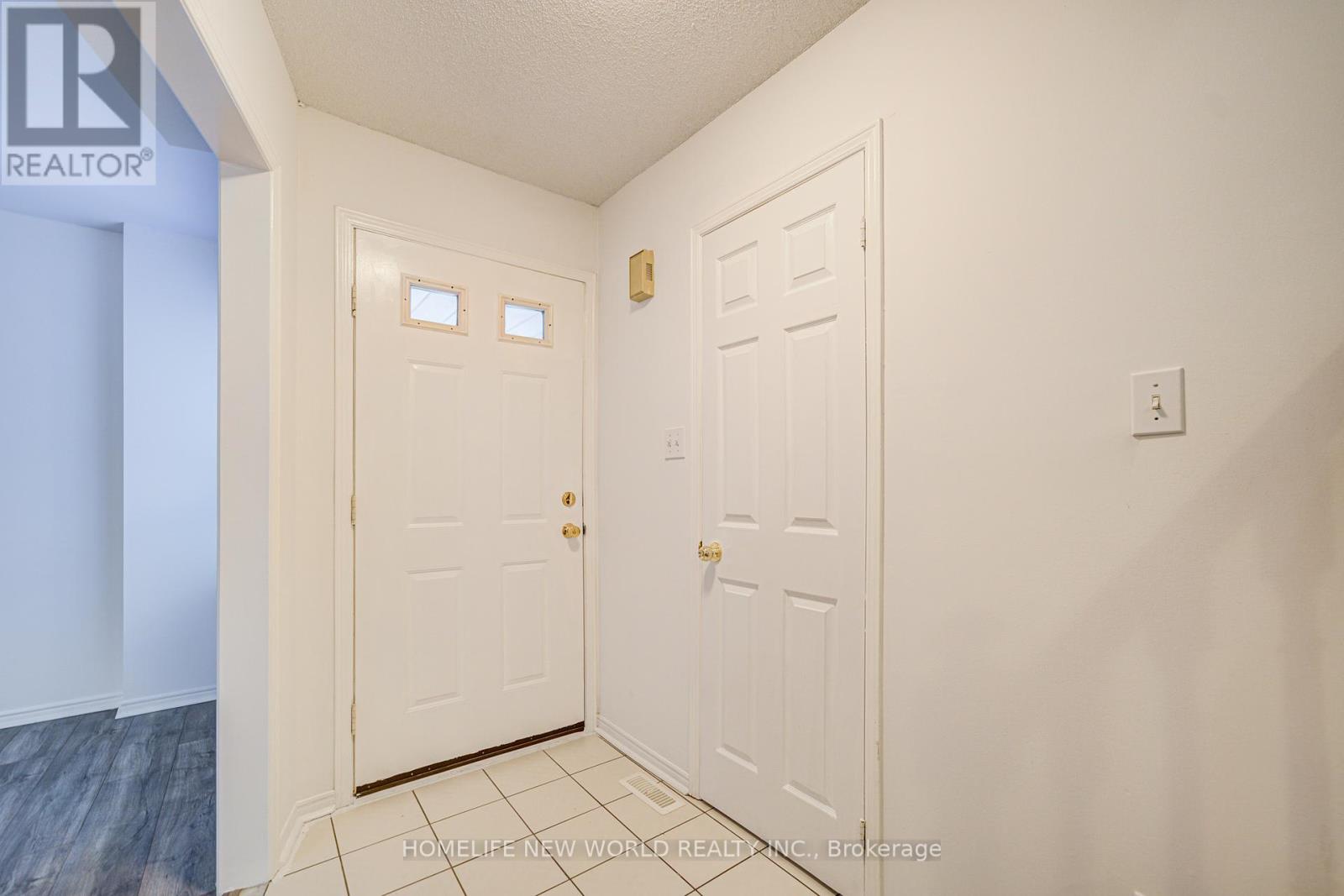 Property at 3296 PILCOM CRESCENT image 3
