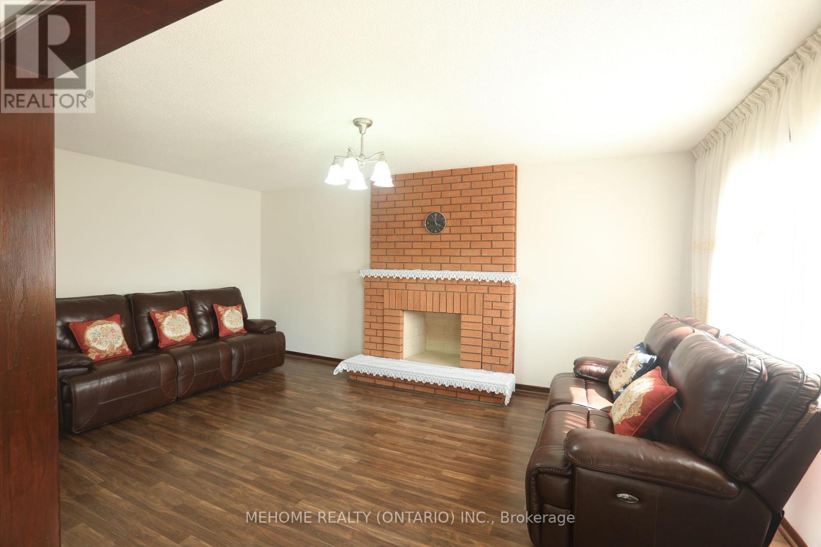 70 Governor Crescent, Vaughan (East Woodbridge), Ontario  L4L 5G7 - Photo 10 - N12306461