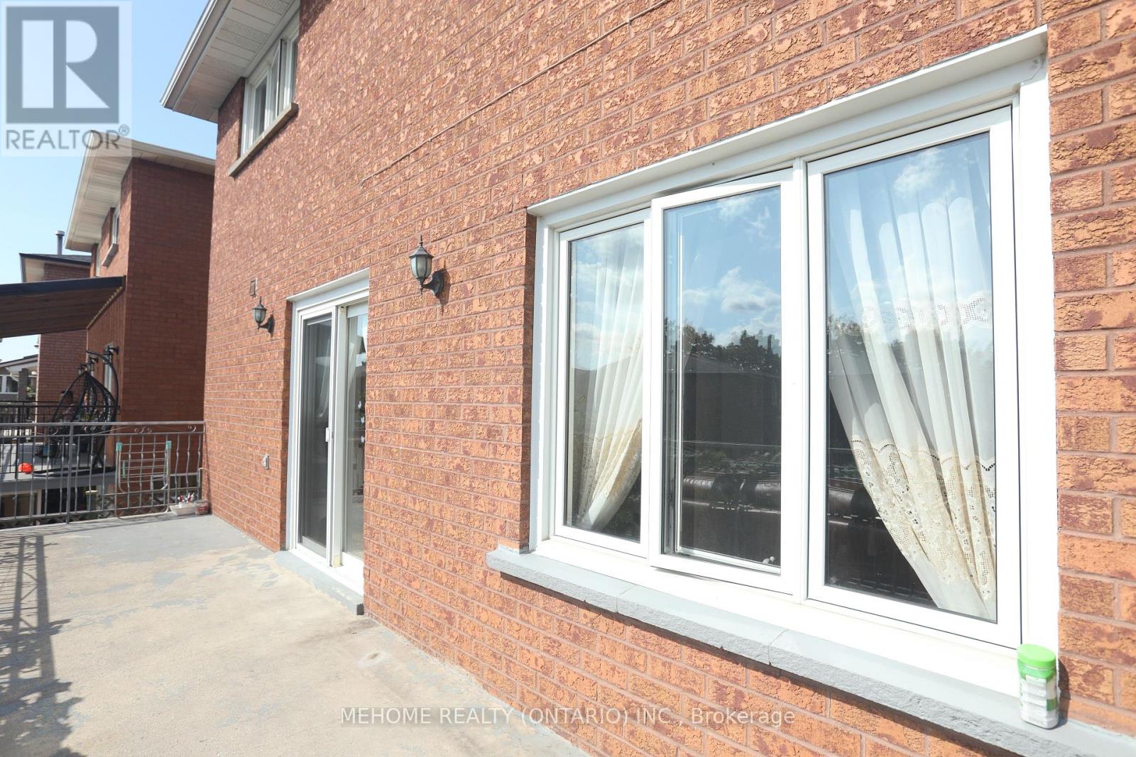 70 Governor Crescent, Vaughan (East Woodbridge), Ontario  L4L 5G7 - Photo 15 - N12306461