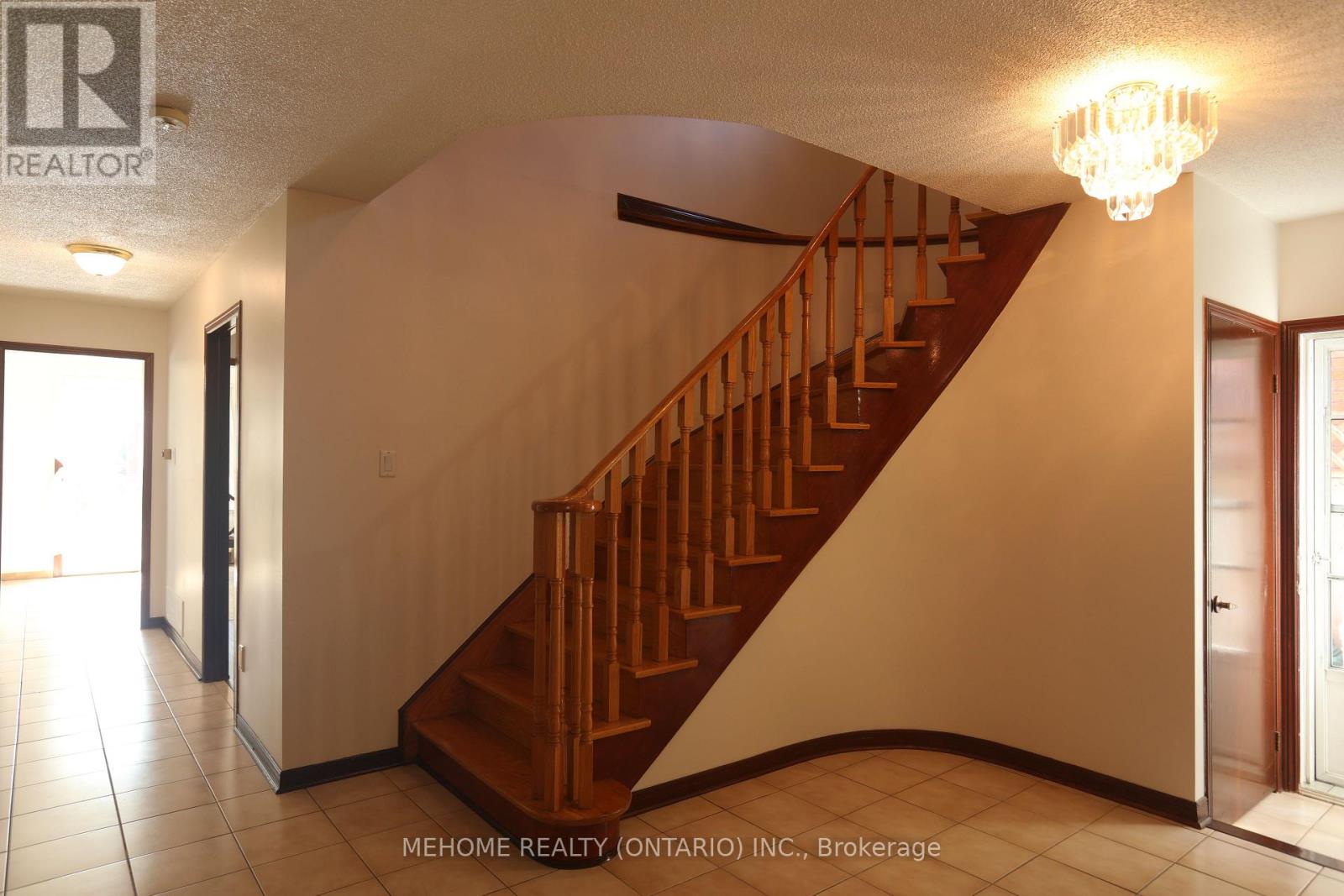 70 Governor Crescent, Vaughan (East Woodbridge), Ontario  L4L 5G7 - Photo 5 - N12306461