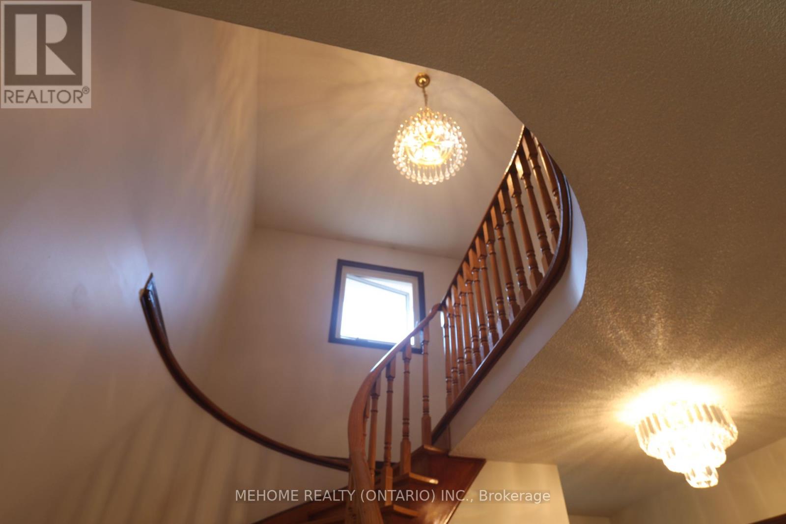 70 Governor Crescent, Vaughan (East Woodbridge), Ontario  L4L 5G7 - Photo 6 - N12306461