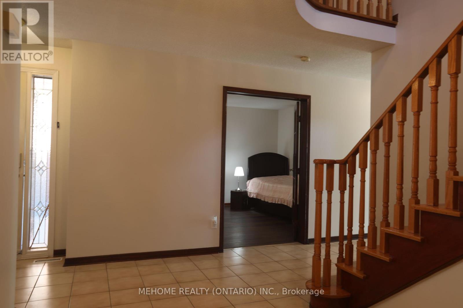 70 Governor Crescent, Vaughan (East Woodbridge), Ontario  L4L 5G7 - Photo 7 - N12306461