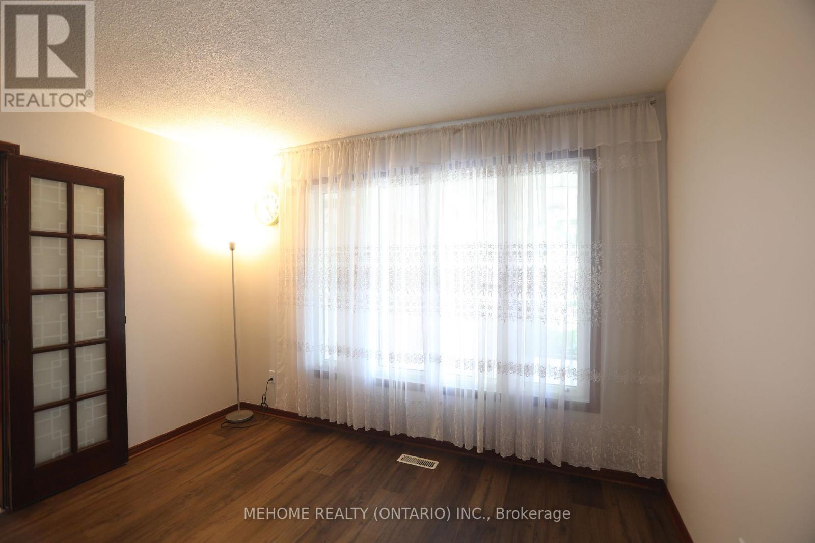 70 Governor Crescent, Vaughan (East Woodbridge), Ontario  L4L 5G7 - Photo 8 - N12306461