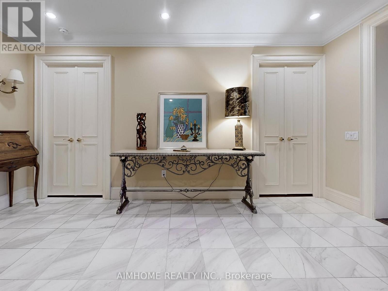 Property at 2C - 2 CHEDINGTON PLACE image 3