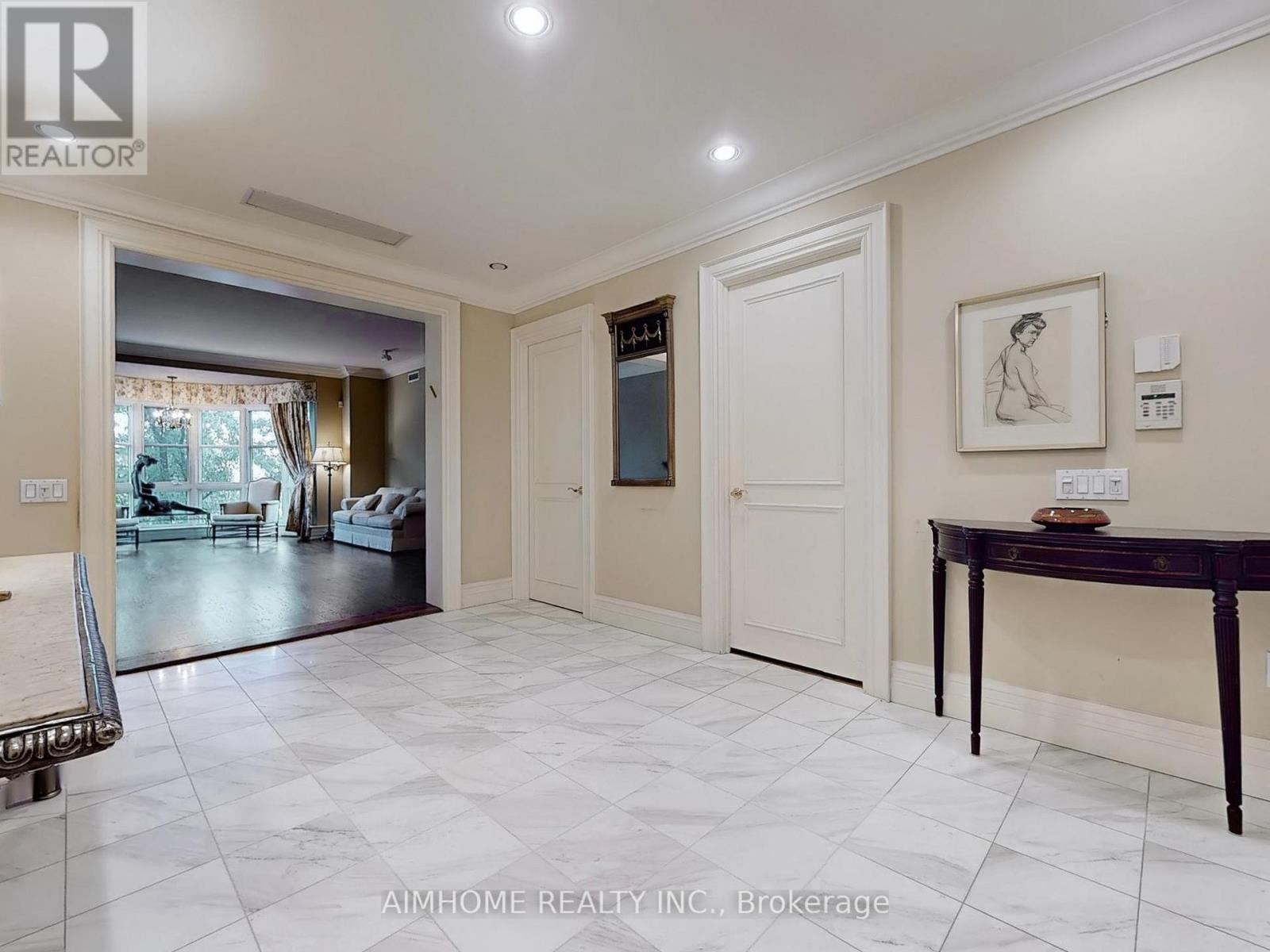Property at 2C - 2 CHEDINGTON PLACE image 5