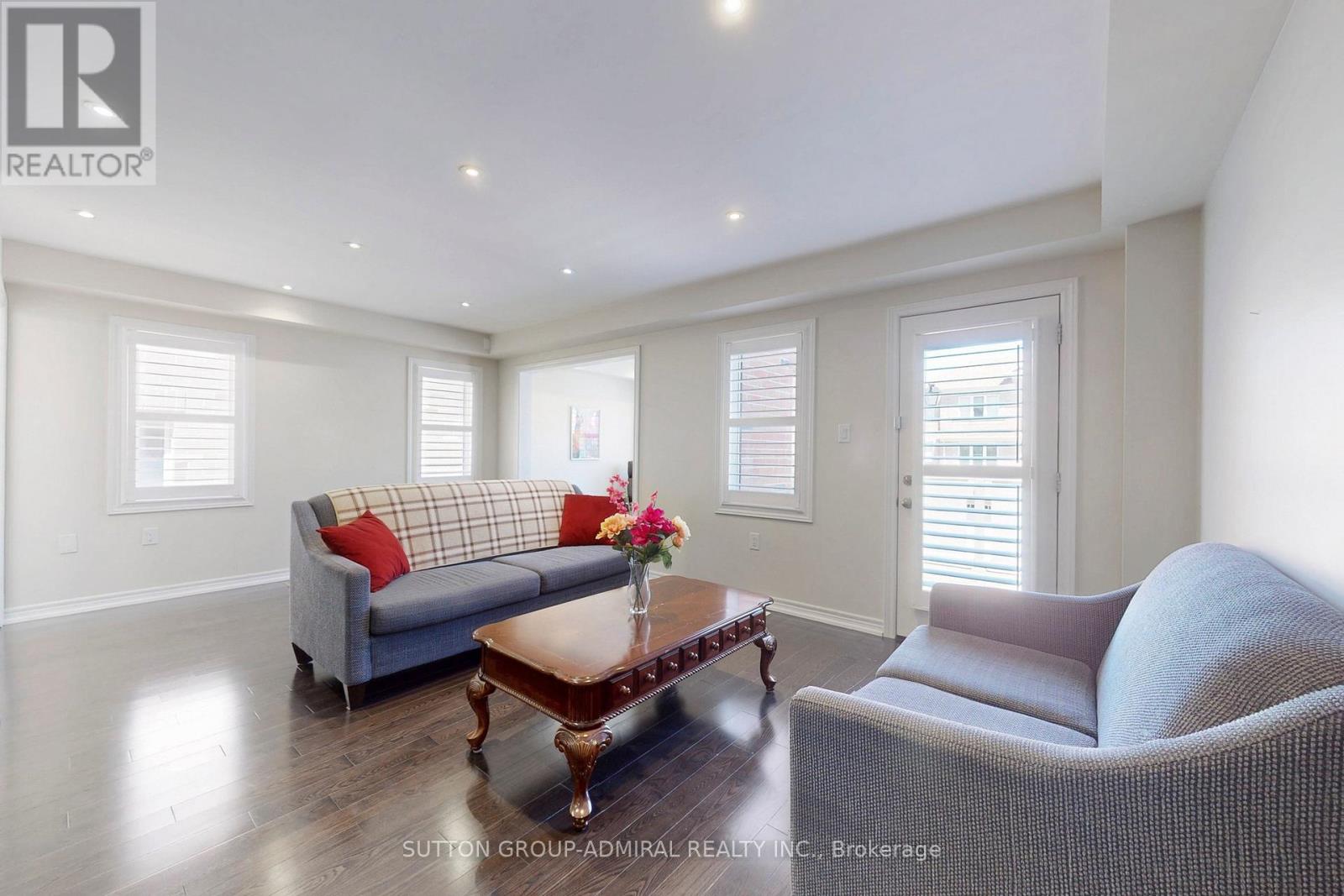 35 Pringdale Gardens Circle, Toronto, Ontario  M1J 0B1 - Photo 11 - E12306525