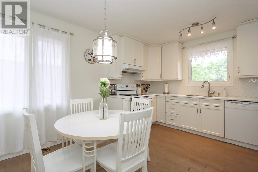 Property at 533 Montel image 4