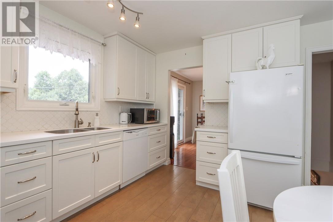 Property at 533 Montel image 5