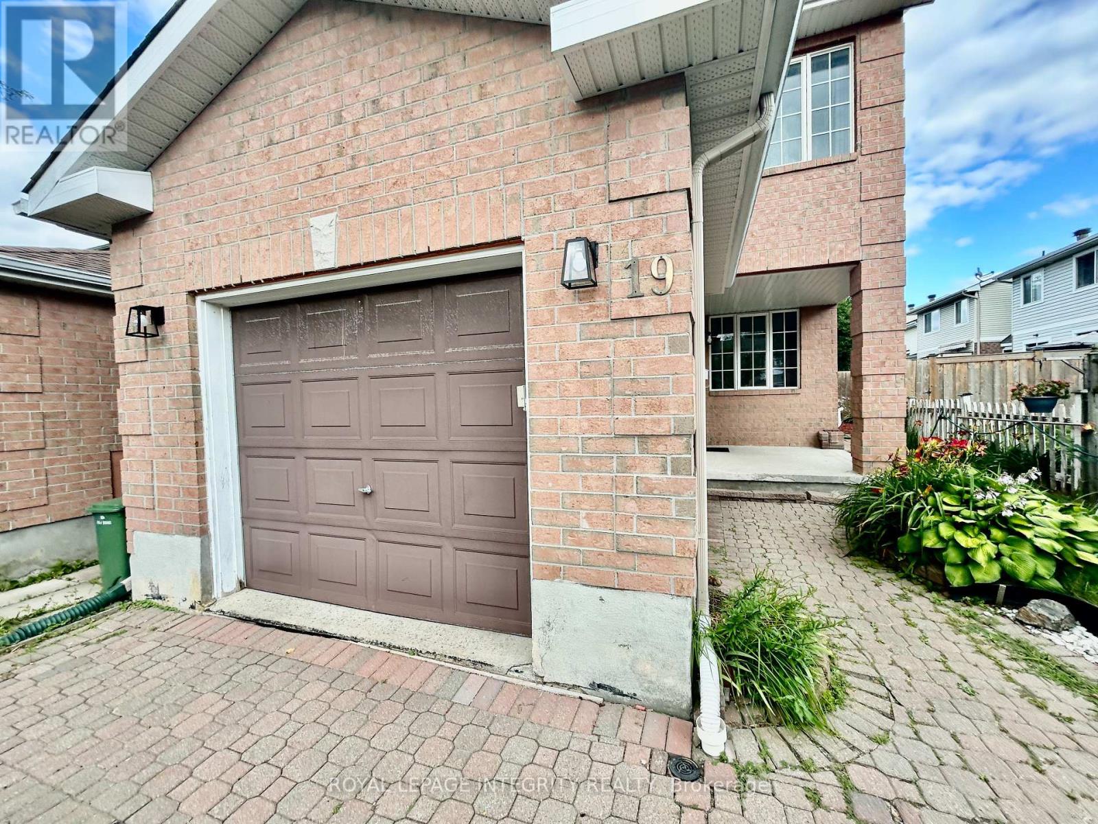 19 Cohen Avenue, Ottawa, Ontario  K2L 4E9 - Photo 3 - X12306558