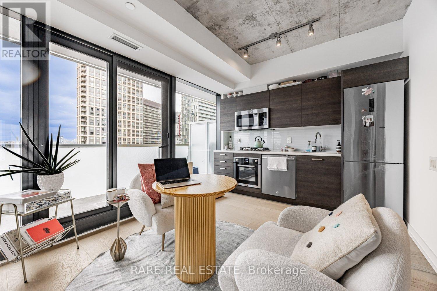 2404 - 11 Charlotte Street, Toronto (Waterfront Communities), Ontario  M5V 0M6 - Photo 10 - C12306592