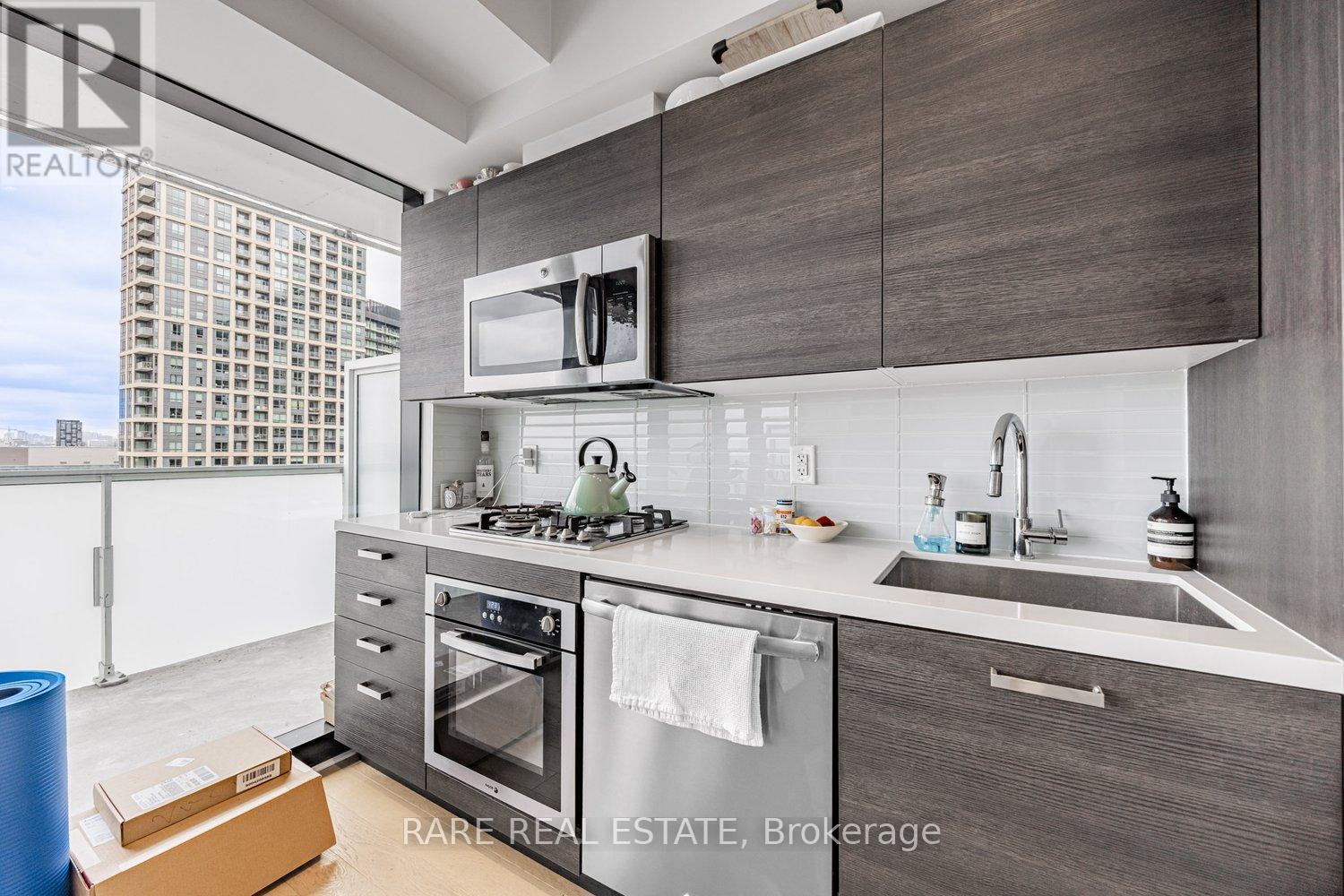 2404 - 11 Charlotte Street, Toronto (Waterfront Communities), Ontario  M5V 0M6 - Photo 16 - C12306592