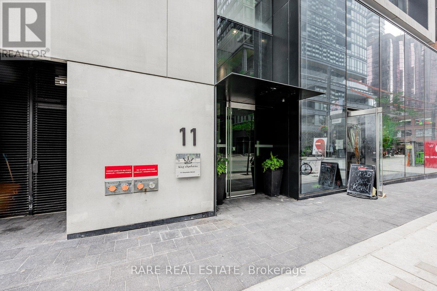 2404 - 11 Charlotte Street, Toronto (Waterfront Communities), Ontario  M5V 0M6 - Photo 3 - C12306592