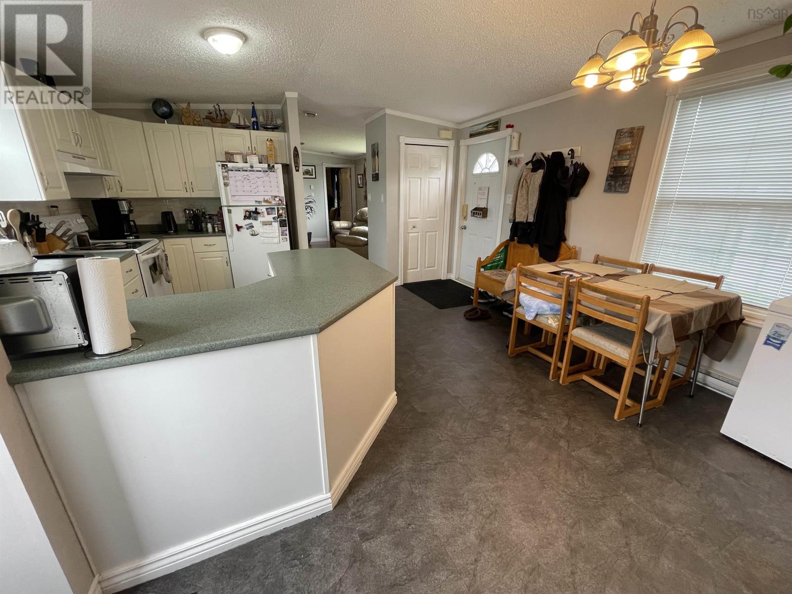 49 Sherbrooke Avenue, Bridgewater, Nova Scotia  B4V 4E8 - Photo 2 - 202516483