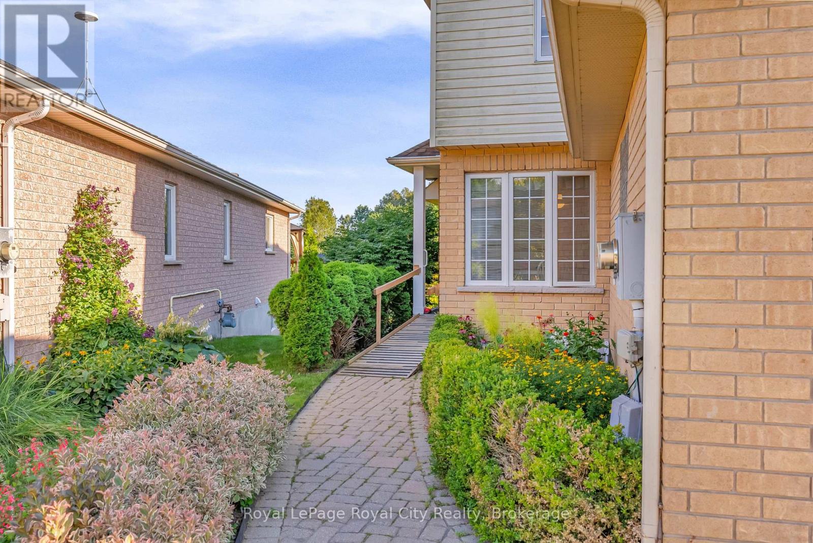 Property at 61 WAXWING CRESCENT image 2