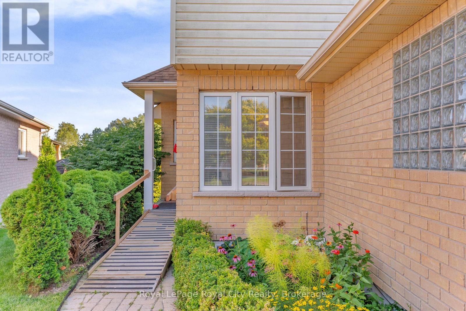 Property at 61 WAXWING CRESCENT image 4