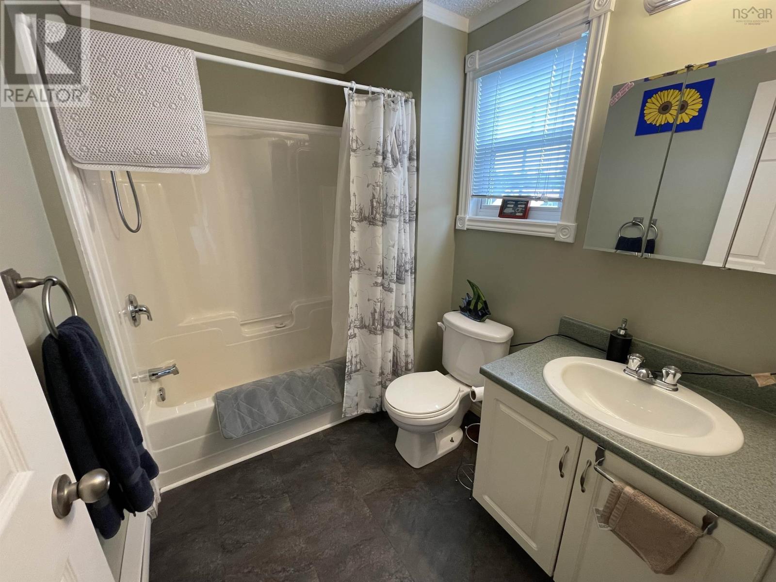 49 Sherbrooke Avenue, Bridgewater, Nova Scotia  B4V 4E8 - Photo 6 - 202516483