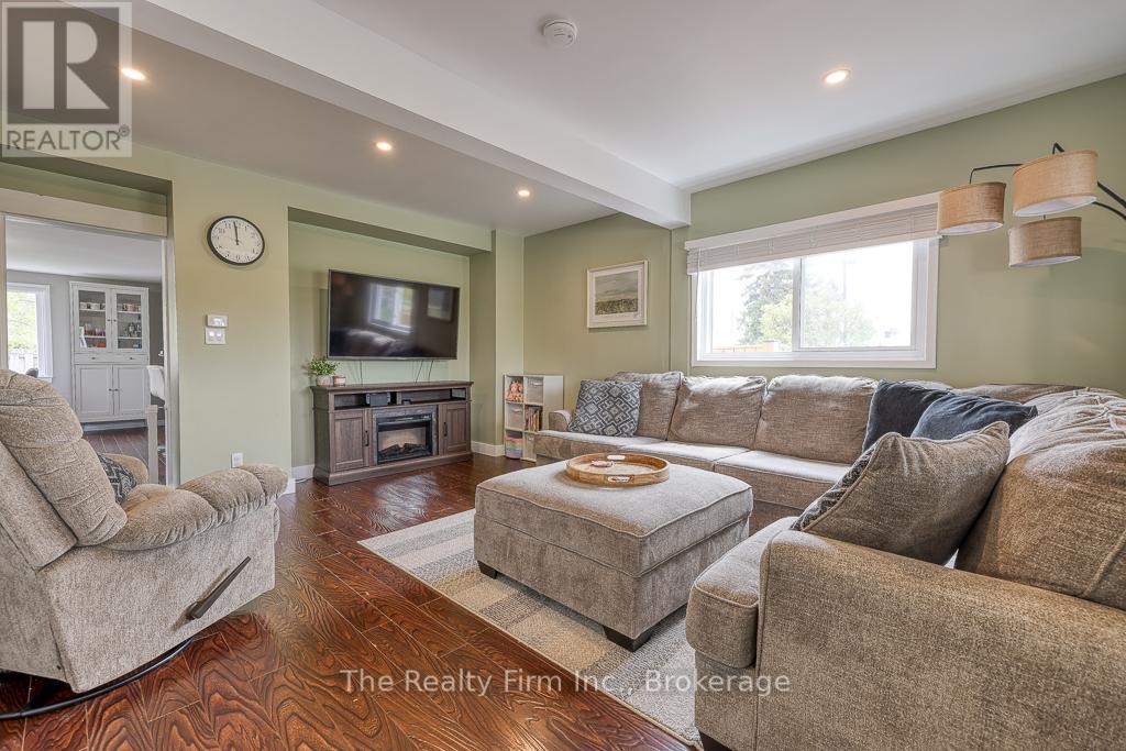 136 Bidwell Street, Tillsonburg, Ontario  N4G 3V5 - Photo 7 - X12306709