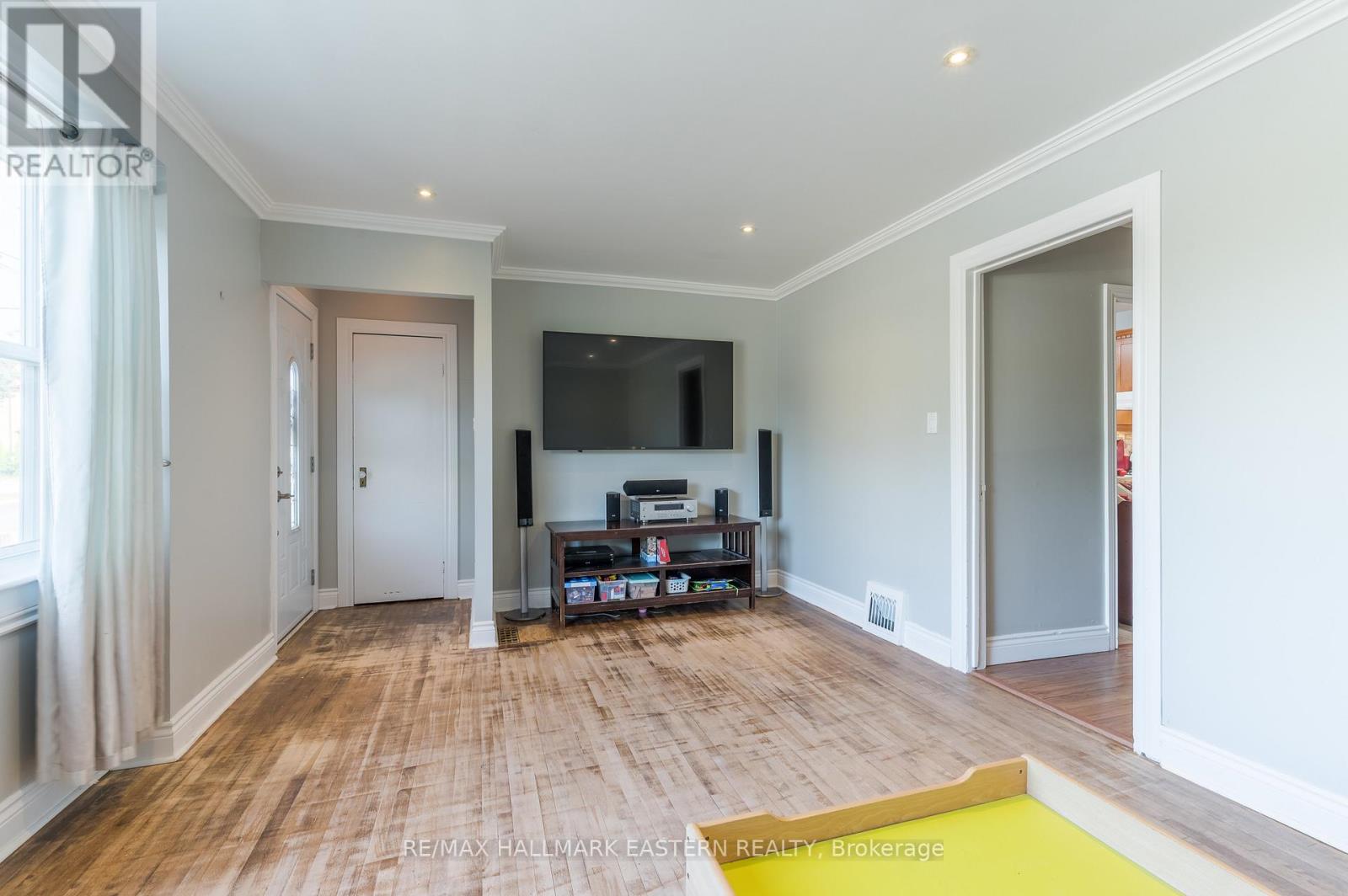 677 Armour Road, Peterborough East, Ontario  K9H 1Z5 - Photo 12 - X12306711