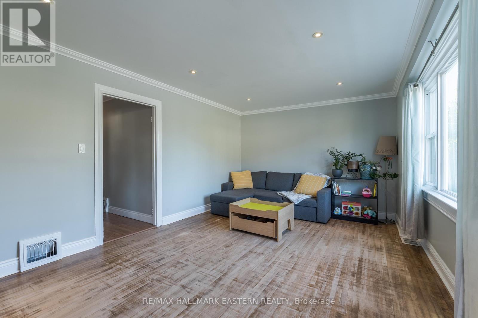 677 Armour Road, Peterborough East, Ontario  K9H 1Z5 - Photo 14 - X12306711