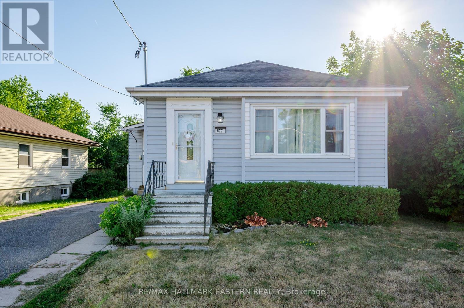 677 Armour Road, Peterborough East, Ontario  K9H 1Z5 - Photo 2 - X12306711