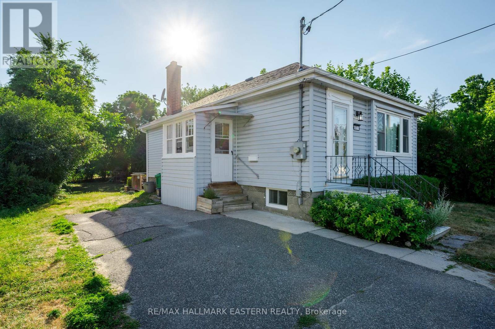 677 Armour Road, Peterborough East, Ontario  K9H 1Z5 - Photo 4 - X12306711