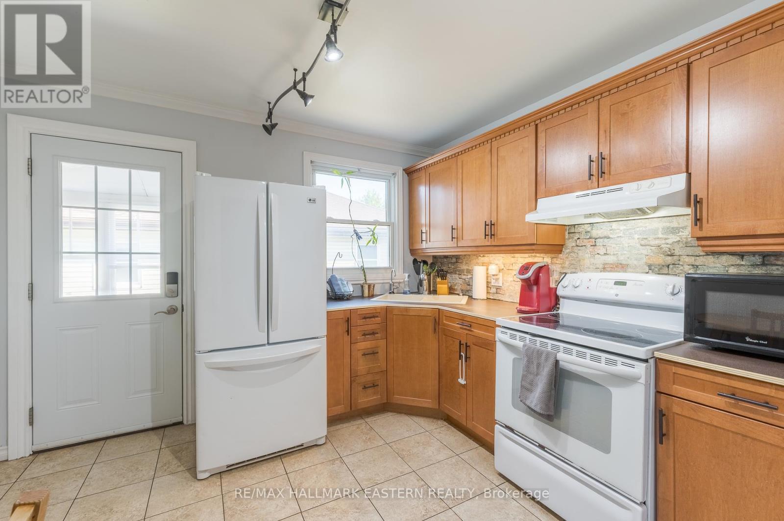 677 Armour Road, Peterborough East, Ontario  K9H 1Z5 - Photo 7 - X12306711