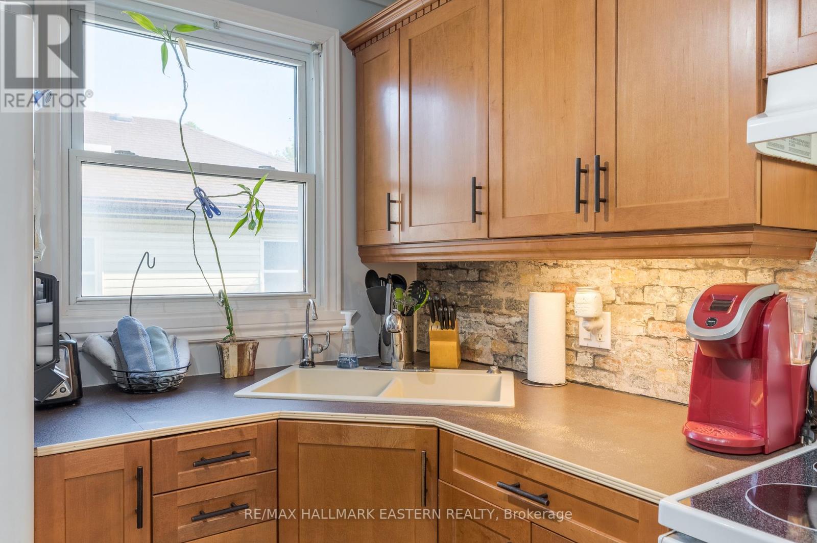 677 Armour Road, Peterborough East, Ontario  K9H 1Z5 - Photo 8 - X12306711