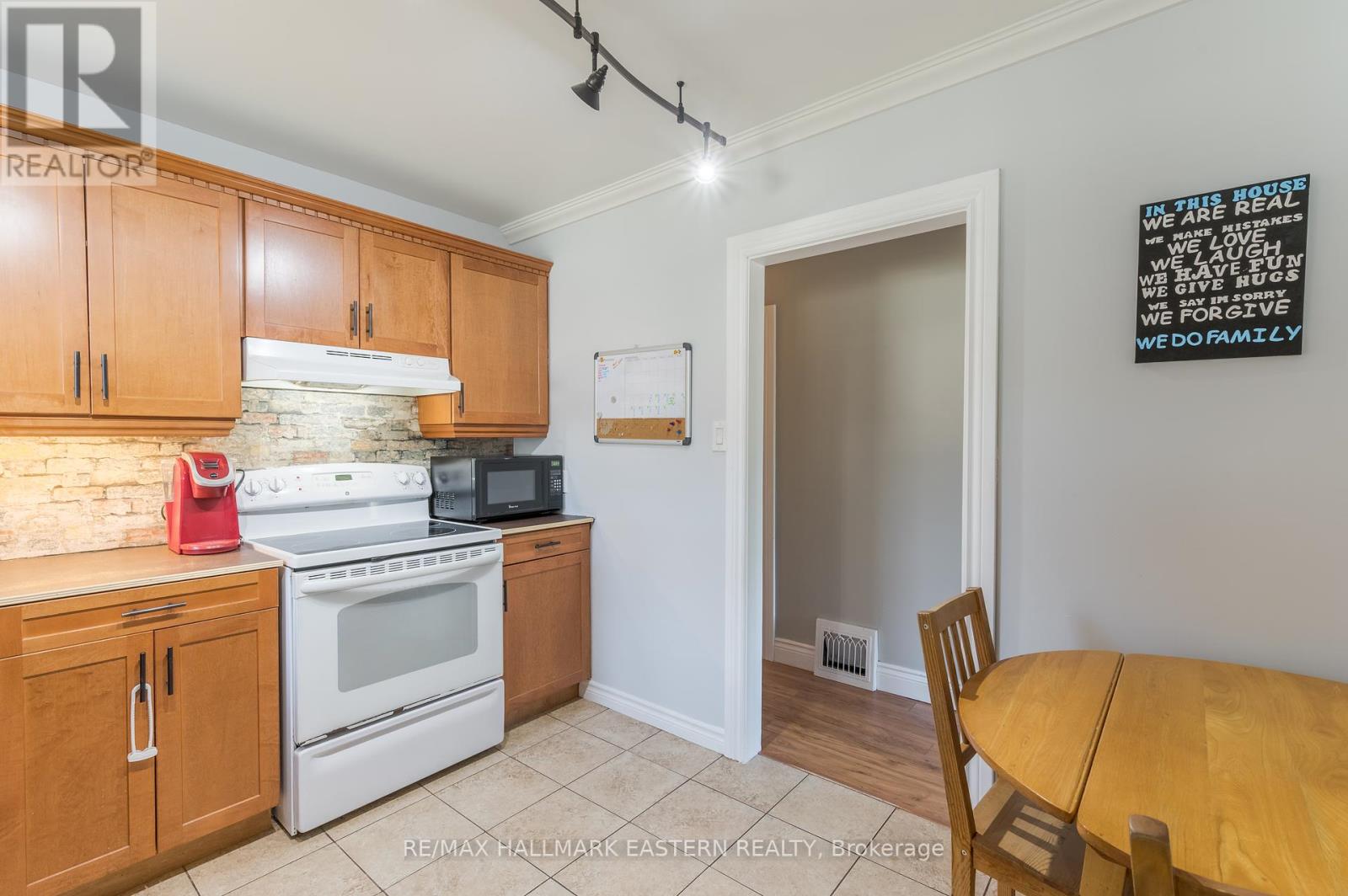 677 Armour Road, Peterborough East, Ontario  K9H 1Z5 - Photo 9 - X12306711