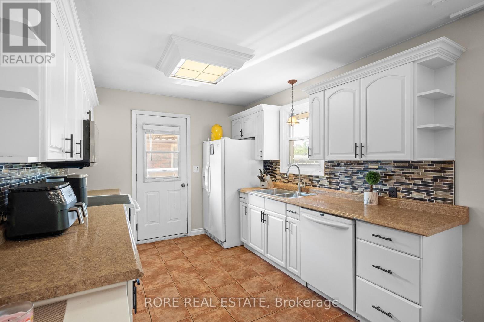 497 Clarence Street W, Port Colborne, Ontario  L3K 3H3 - Photo 11 - X12306744