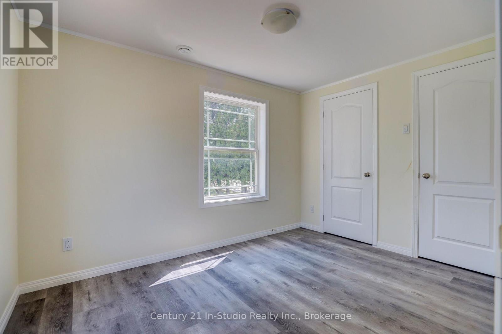 8 Sussex Square, Georgian Bluffs, Ontario N4K 5N5 - Photo 8 - X12170433