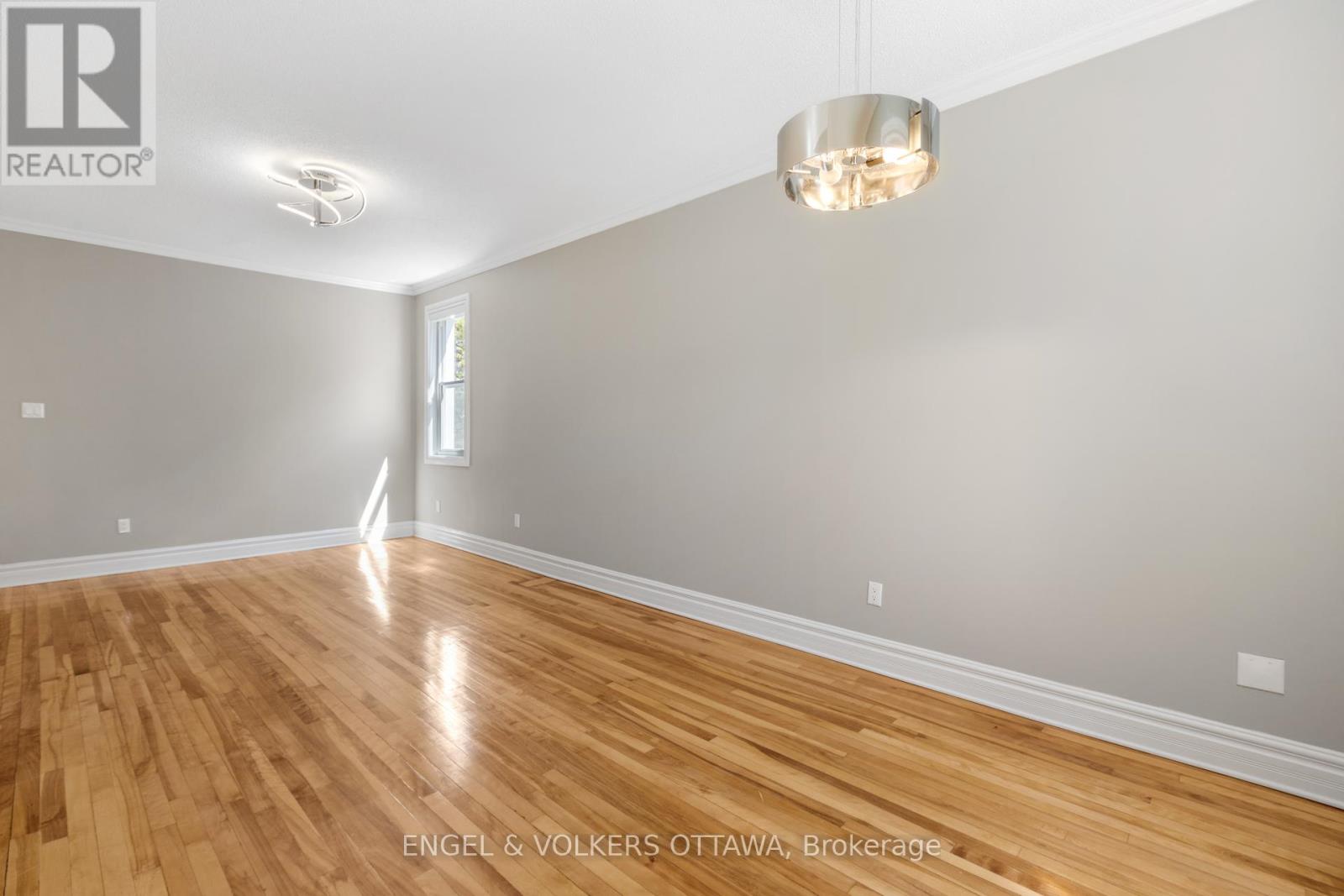 2 - 449 Green Avenue, Ottawa, Ontario  K1M 1L1 - Photo 3 - X12306505